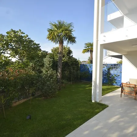 Lungomare Apartment *