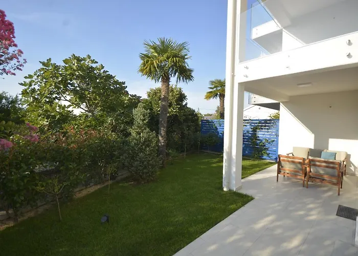 Lungomare Apartment *