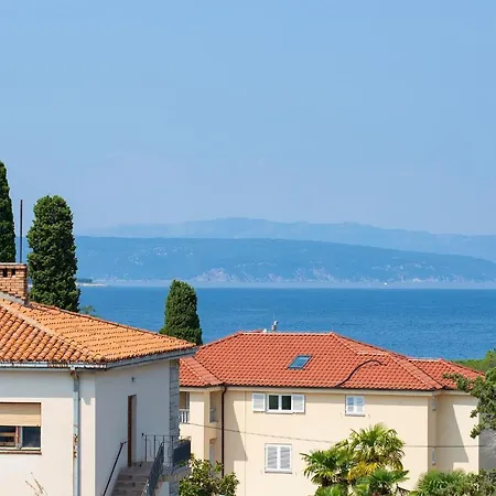 Lungomare Apartment *