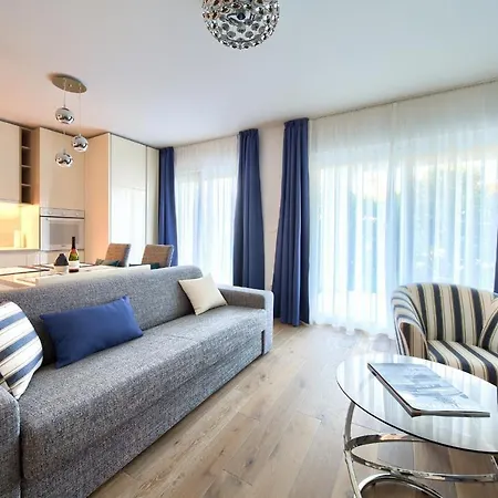 Lungomare Apartman *