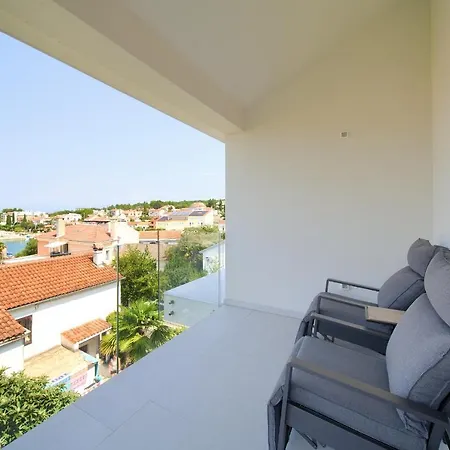 Lungomare Apartman *