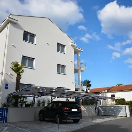 Lungomare Apartman *